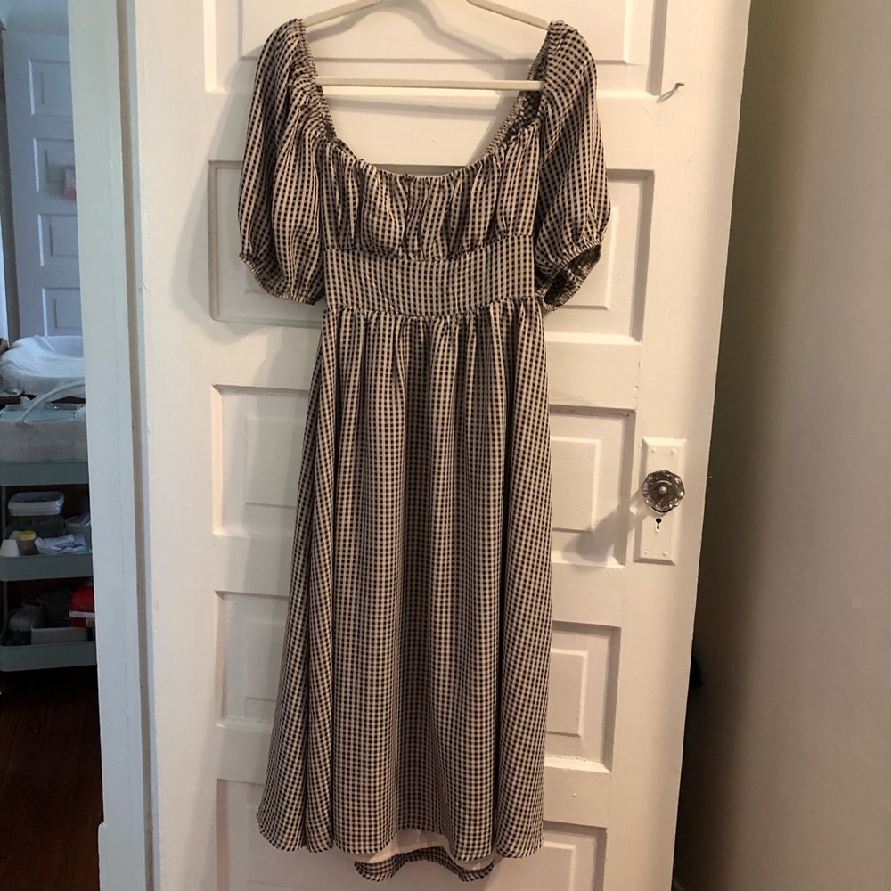 Elegant Gingham Puff Sleeve Dress